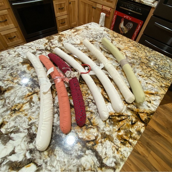 7 padded fabric clothes hangers - Picture 2 of 2